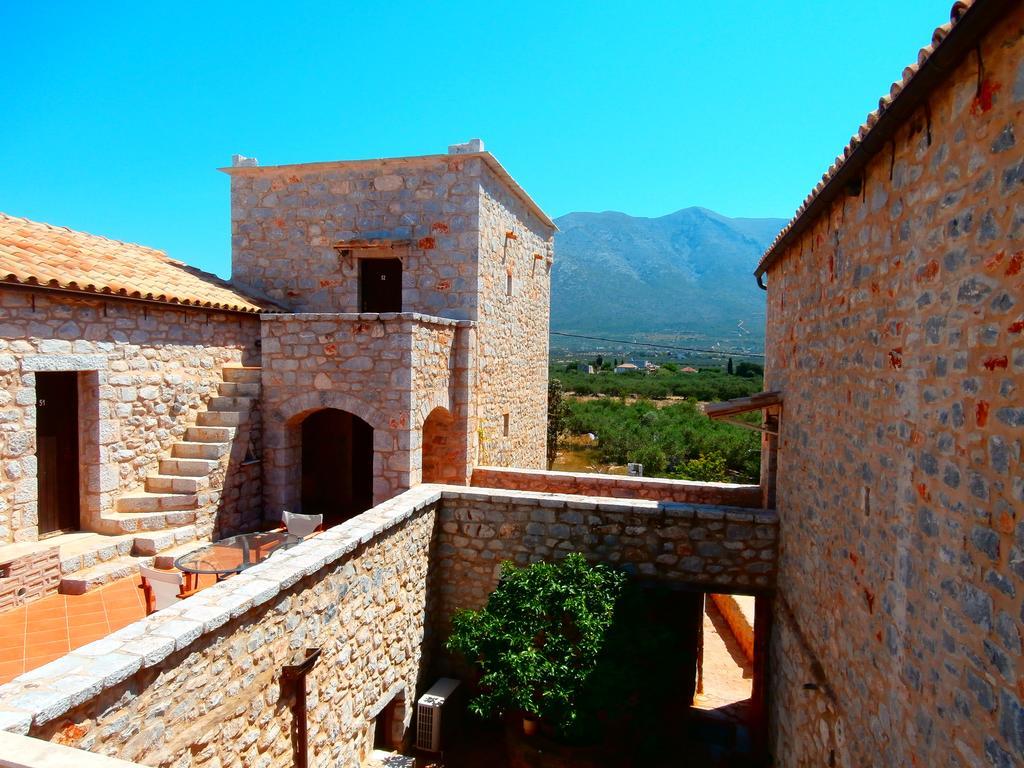 Отель Pirgoi Edem Pyrgos Dirou Экстерьер фото