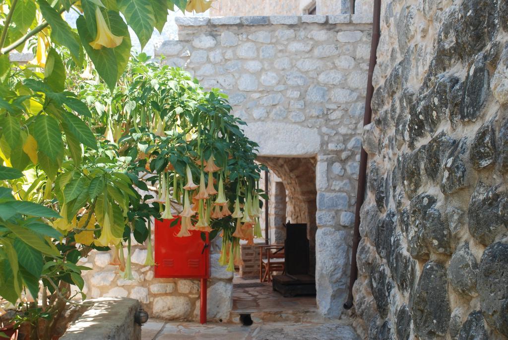 Отель Pirgoi Edem Pyrgos Dirou Экстерьер фото
